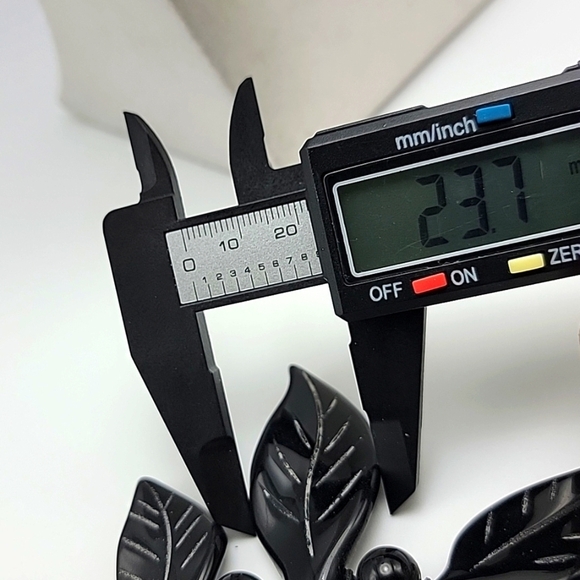 Vintage Black Onyx Leaf Necklace Natural Gemstone Hand Carved Knotted 19" - Picture 10 of 10